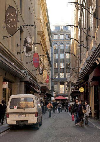 069 present: Degraves Street, Melbourne