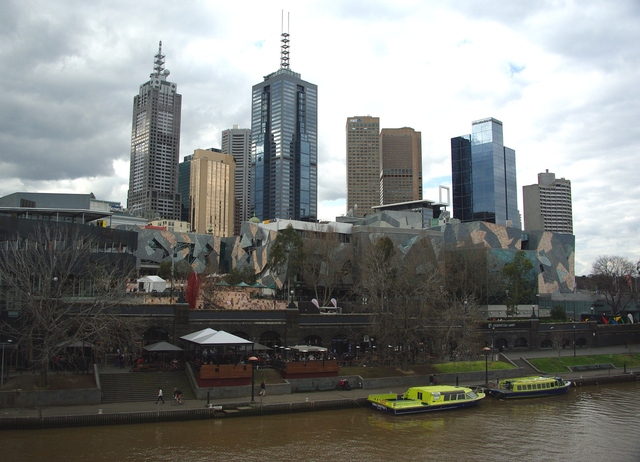 040 present: View of the Yarra, Federation Square