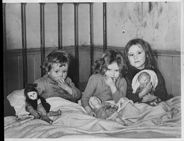 Children in a Carlton slum area