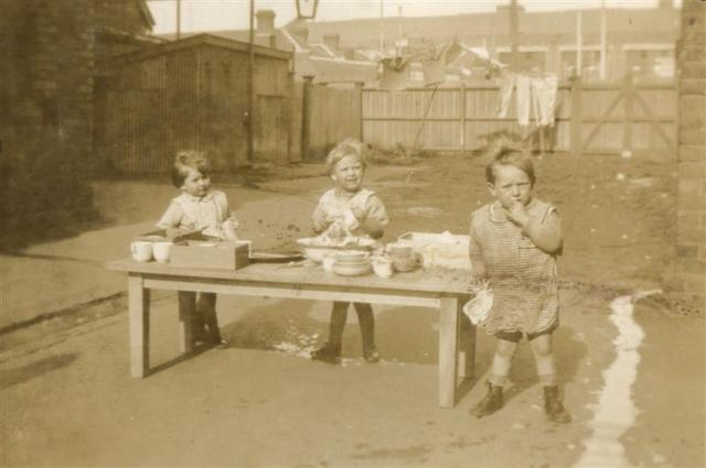 Washing Up, Union Memorial Presbyterian Free Kindergarten
