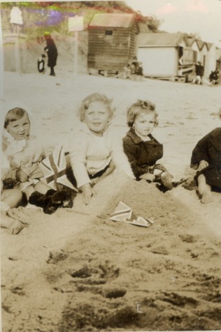 Gwen, Beryl, June at the beach