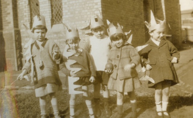 Indian Week, construction of head dresses