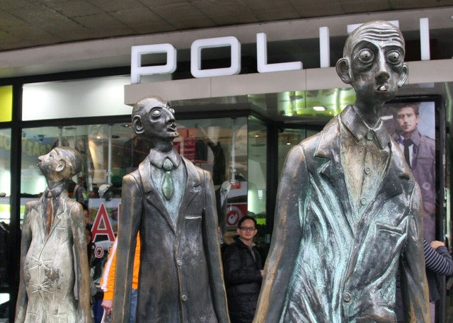 'See no evil, hear no evil, smoke no evil'