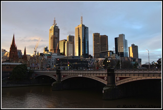 'Wonderful sunset, with its golden spread on the skyline of Melbourne CBD'