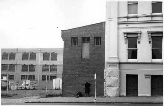 Courtney Street, north east, between Blackwood and Wreckyn Streets