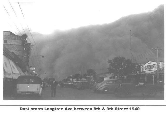Dust Storm Langtree Ave between 8th & 9th St 1940 Mildura 