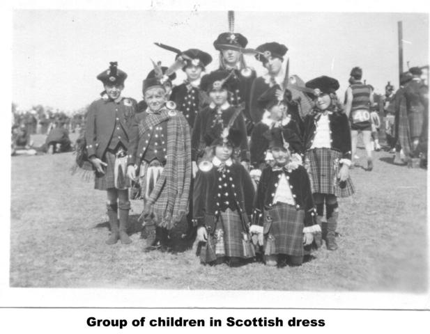 Group of children in Scottish dress, Mildura.
