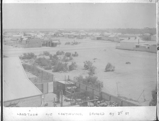 Langtree Ave continueing across 8th Street, Mildura.
