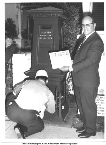 Postal Employee and Mr Allen with mail to Uplands, Mildura.