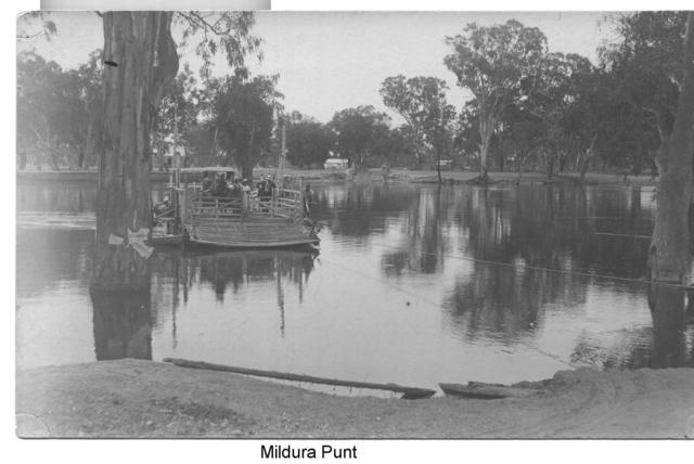 Punt across the Murray River, Mildura.