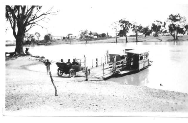 Punt over Murray River, Mildura.