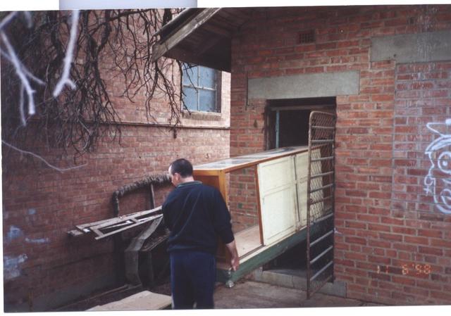 Moving furniture, Mildura,