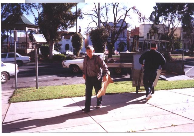 Moving furniture, Mildura,
