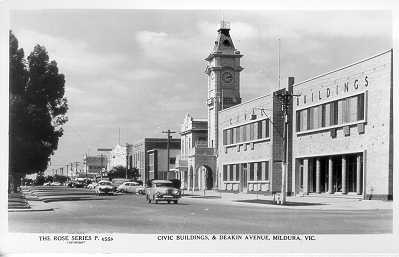 Civic buildings and Deakin Avenue Mildura