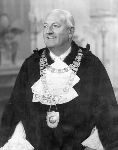  Mayor Dr. L. F. Edmunds