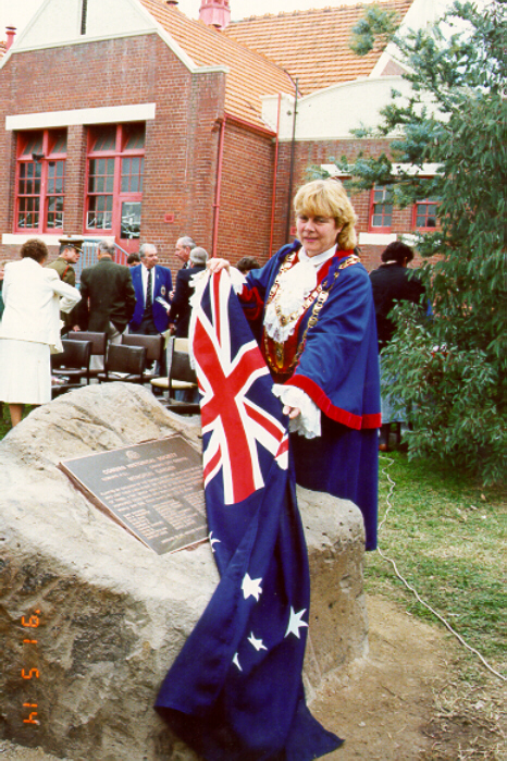  Mayor Pauline Taylor Unveiling Plaque