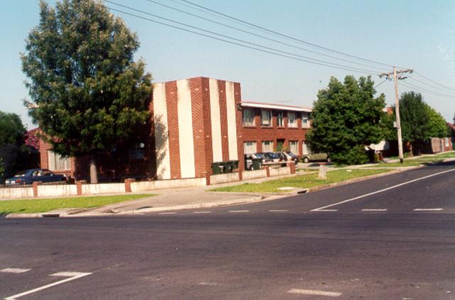  Flats. Lytton St.. Glenroy