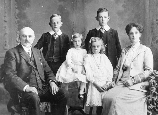  Gustav Mahlstedt and Family