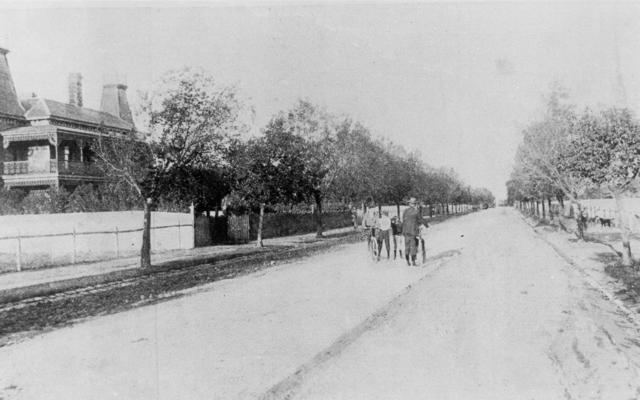  The Grove Looking East: 23-25 in Left Foreground