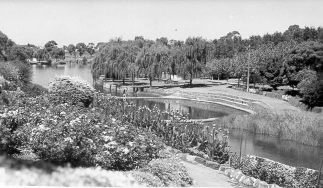  Gardens and Lake: Coburg