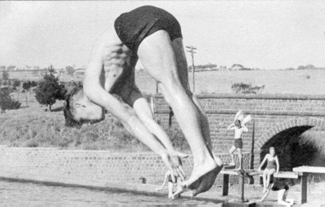  Detail of Diver at Coburg Lake