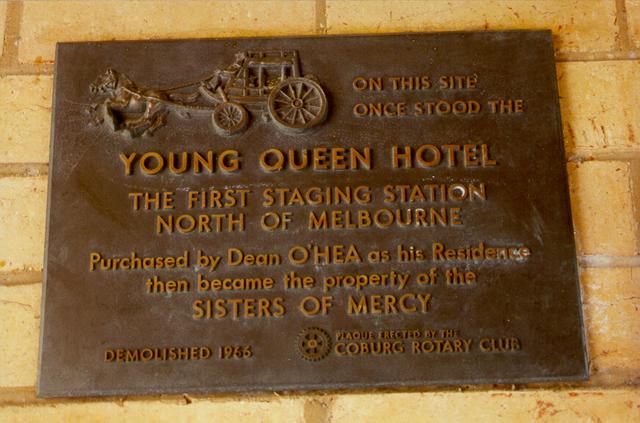  Young Queen Hotel (Plaque)