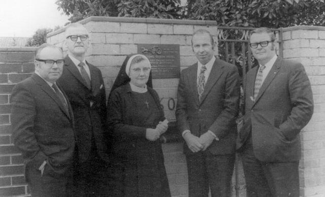  Plaque Young Queen Hotel