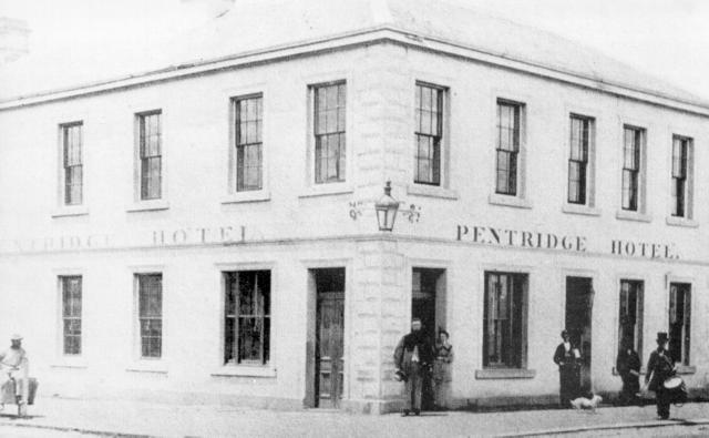  Pentridge Hotel / Corner Hotel