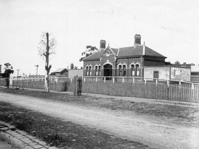  Moreland Station