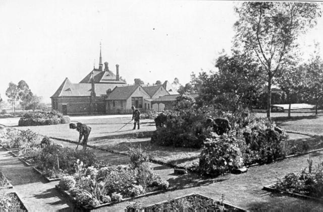  Gardens at Bell St. Primary No. 484