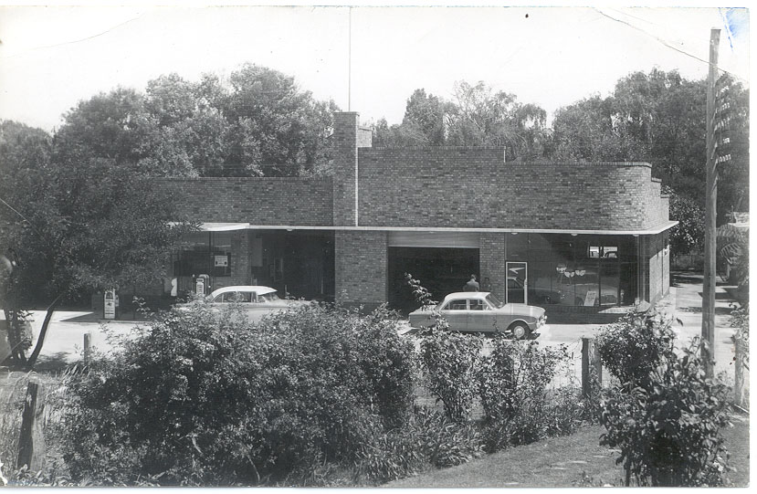 Ford dealership, Alexandra