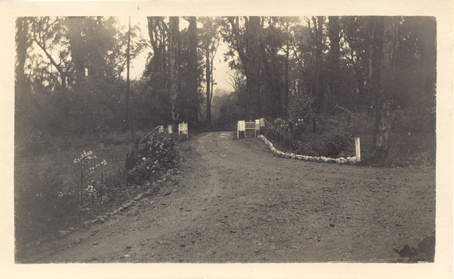 Entance gates to Mount Kitchener House, Marysville.