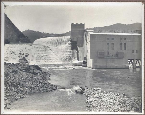 Sugarloaf spillway