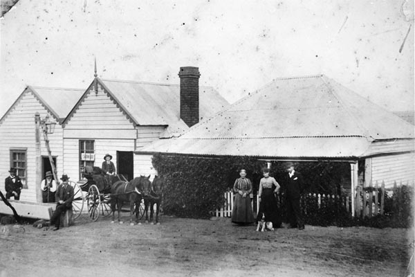 Evelyn Arms, Half-Way House Hotel