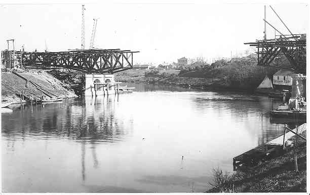 [construction of MacRobertson Bridge]