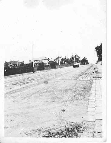 [Toorak Road looking east past Hawksburn Road]