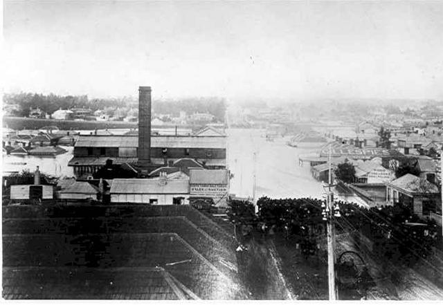 [Floods on Toorak Road looking east from Chapel Street]