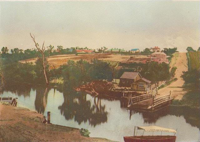 [the punt crossing where Punt Road meets the Yarra, looking south]