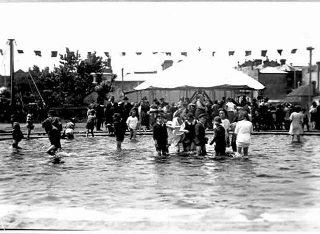 [wading pool, Princes Gardens]