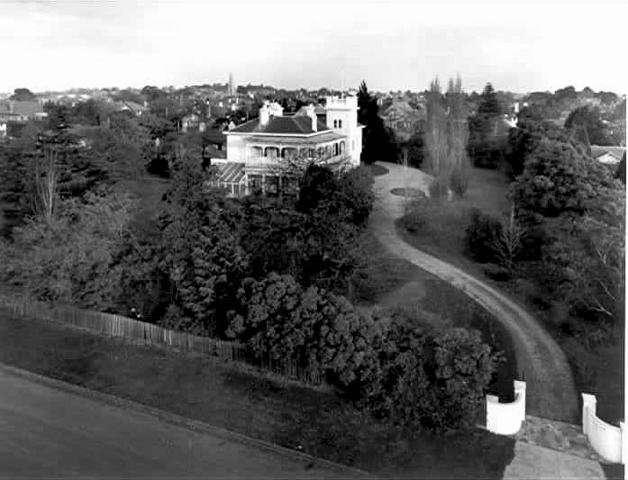[Toorak House]