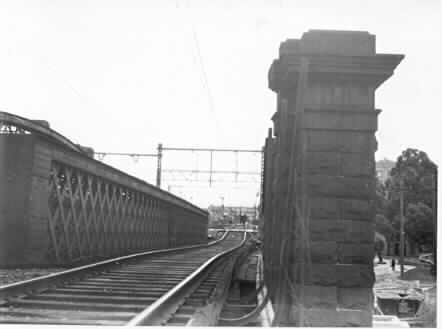 [Cremorne railway bridge]