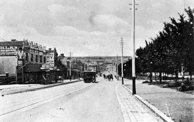 Postcard of Victoria Parade looking east