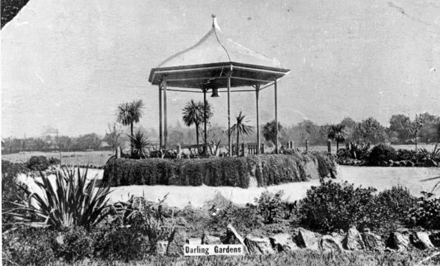 Postcard of the rotunda in the Darling Gardens