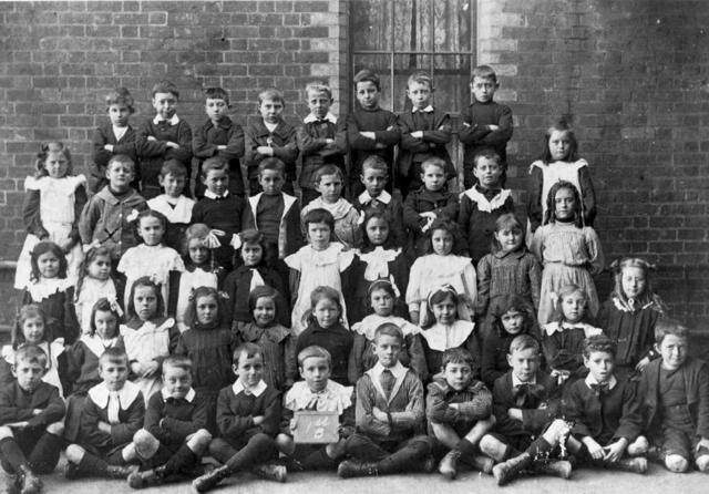 Andrew Webb's grade 1B class photo at Yarra Park Primary School