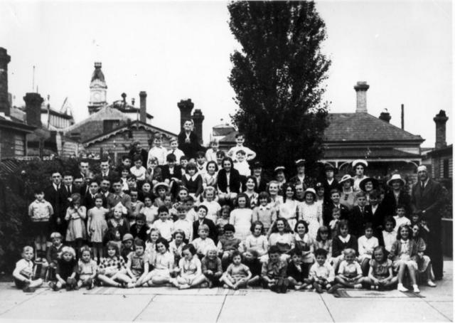 Gipps Street Methodist Sunday School group photo.