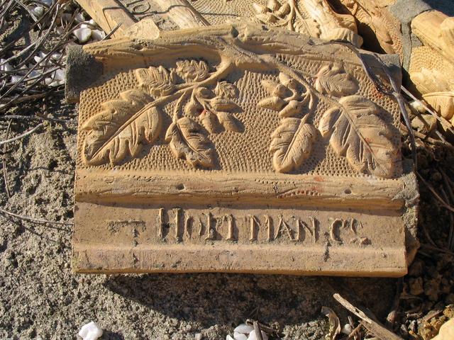 Melbourne General Cemetery grave with ceramic border detail #3