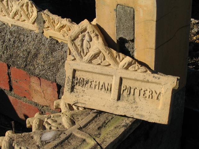 Melbourne General Cemetery grave with ceramic border detail #6