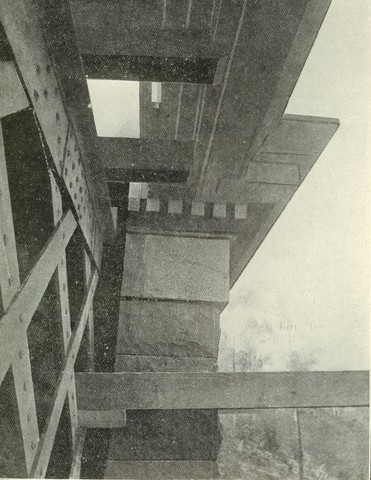 Parapet on Hawthorn Bridge, Richmond