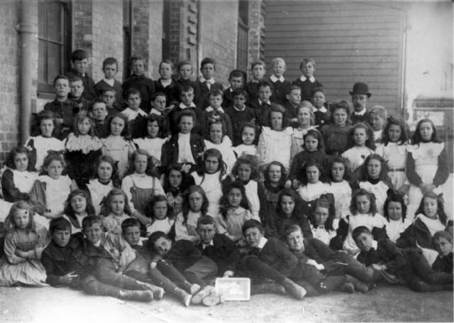 Grade 4 at Spensley Street in 1908