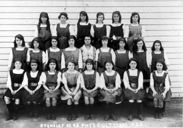 Physical culture class at Spensley Street in 1922